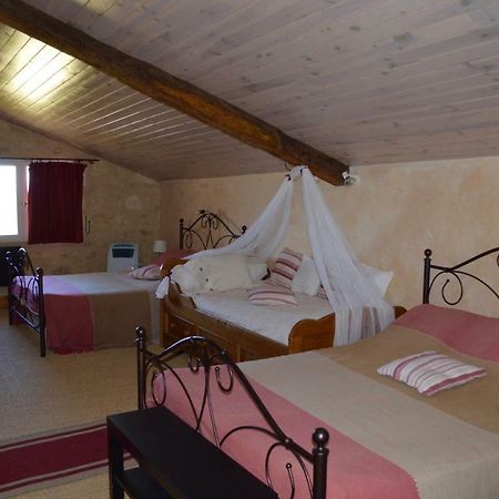 Le Prieure Bed & Breakfast Saint-Pey-de-Castets Exterior photo