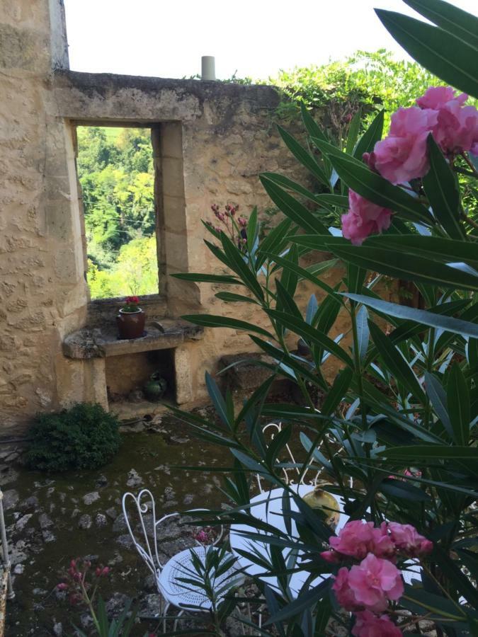 Le Prieure Bed & Breakfast Saint-Pey-de-Castets Exterior photo