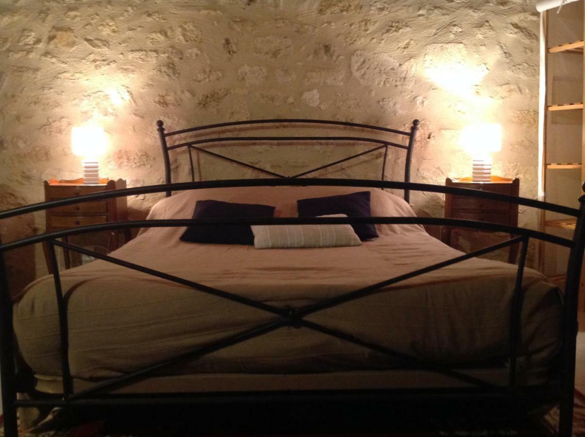 Le Prieure Bed & Breakfast Saint-Pey-de-Castets Exterior photo